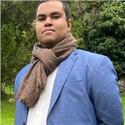 Professeur certifié en musicologie, je propose des cours de musique (piano, solfège, harmonie, MAO) et de soutien scolaire